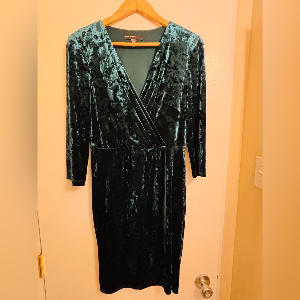 Maggy London emerald green velvet dress 8